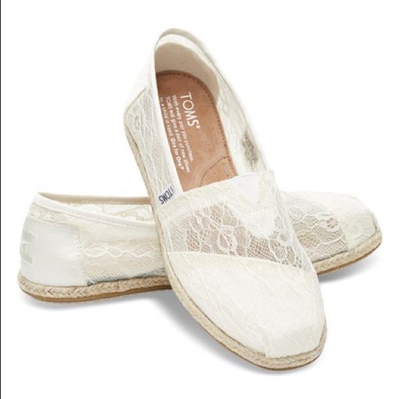 TOMS canvas Lace ivory cream lace flats ballet style round toe slip shoes 8.5W - Picture 2 of 9